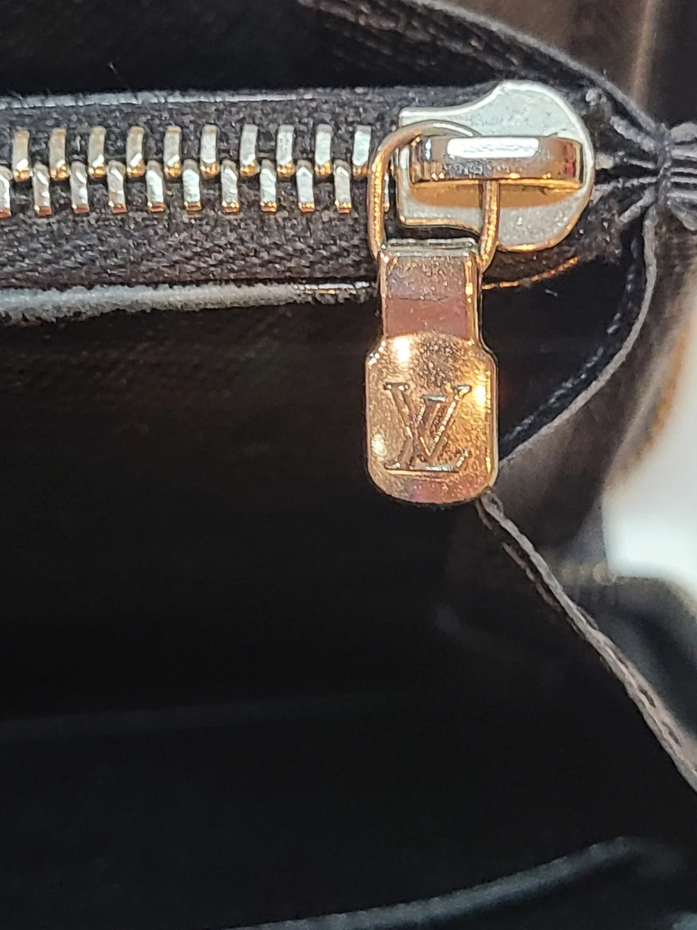 Louis Vuitton Black Patent Epi Leather Zip-Around Wallet Fair